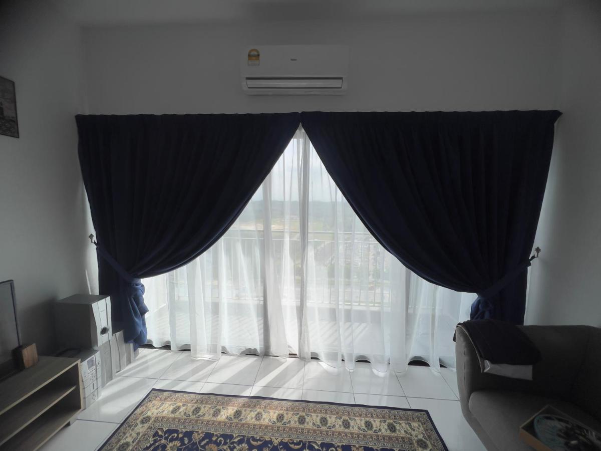 Dina Homestay Nilai Exterior photo